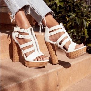 🚫SOLD🚫 🤍 JustFab Heeled Platform Sandal 🤍